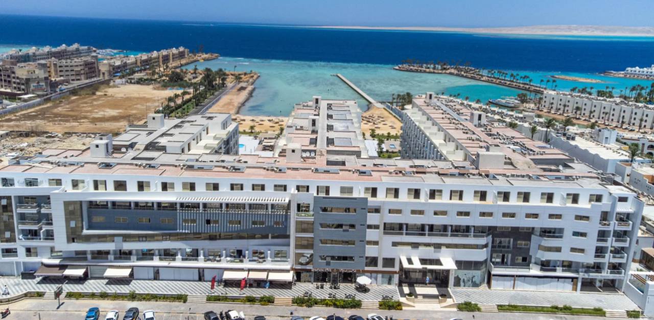 شقة للبيع باطلالة جانبية علي البحر  بعرابية